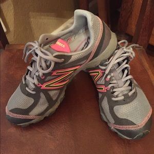 New Balance tennis shoes